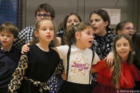 Otroci Osnovne šole Marije Vere Mi smo svet, mi smo otroci (82)